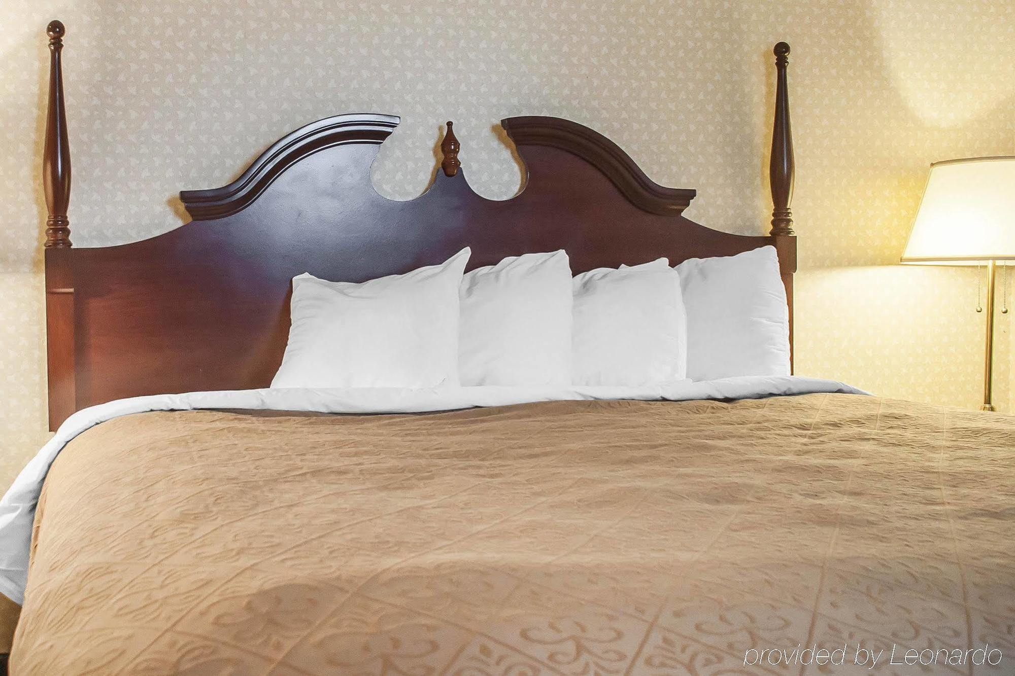 The Champlain Waterfront Hotel Ascend Hotel Collection Orillia Extérieur photo