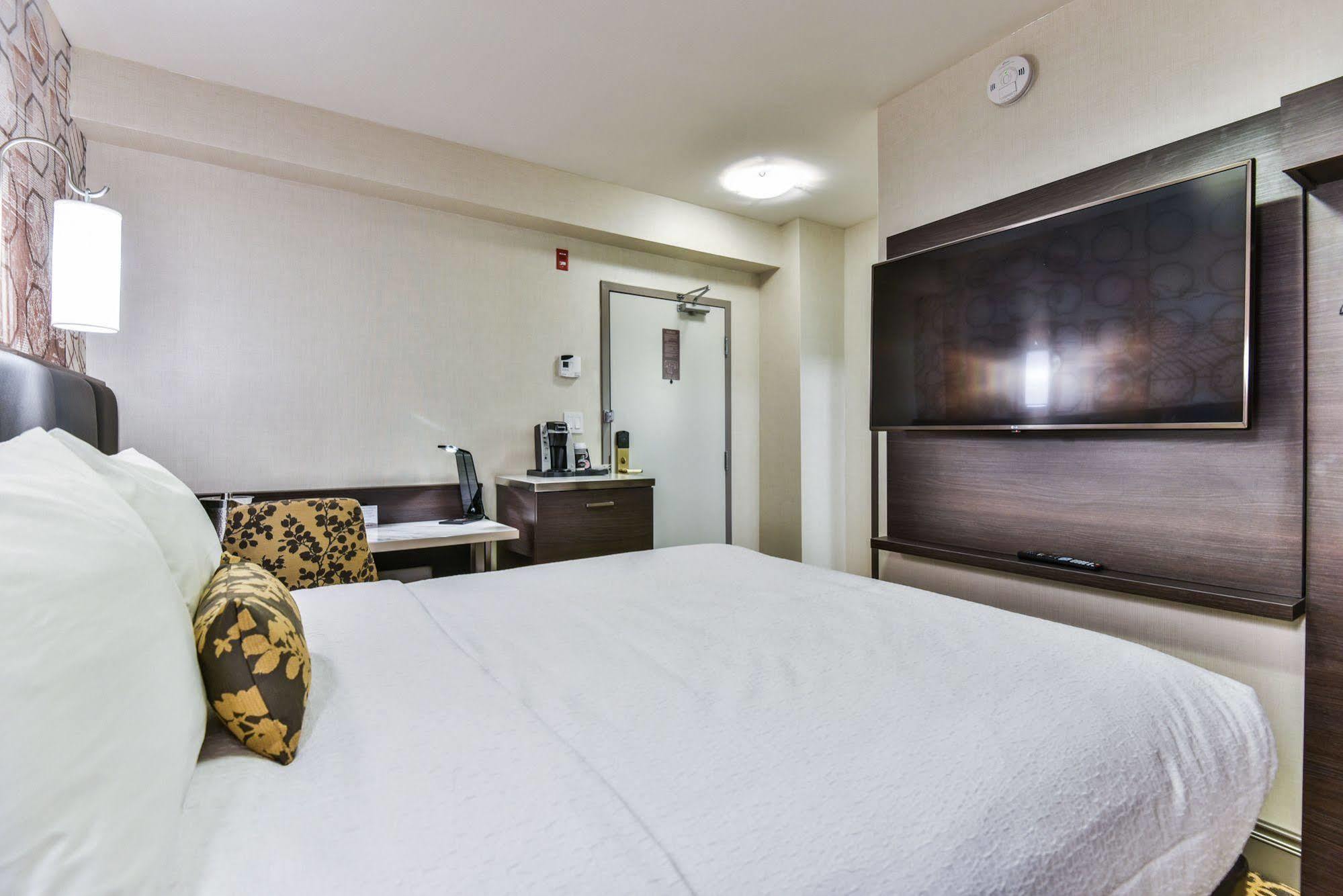 The Champlain Waterfront Hotel Ascend Hotel Collection Orillia Extérieur photo